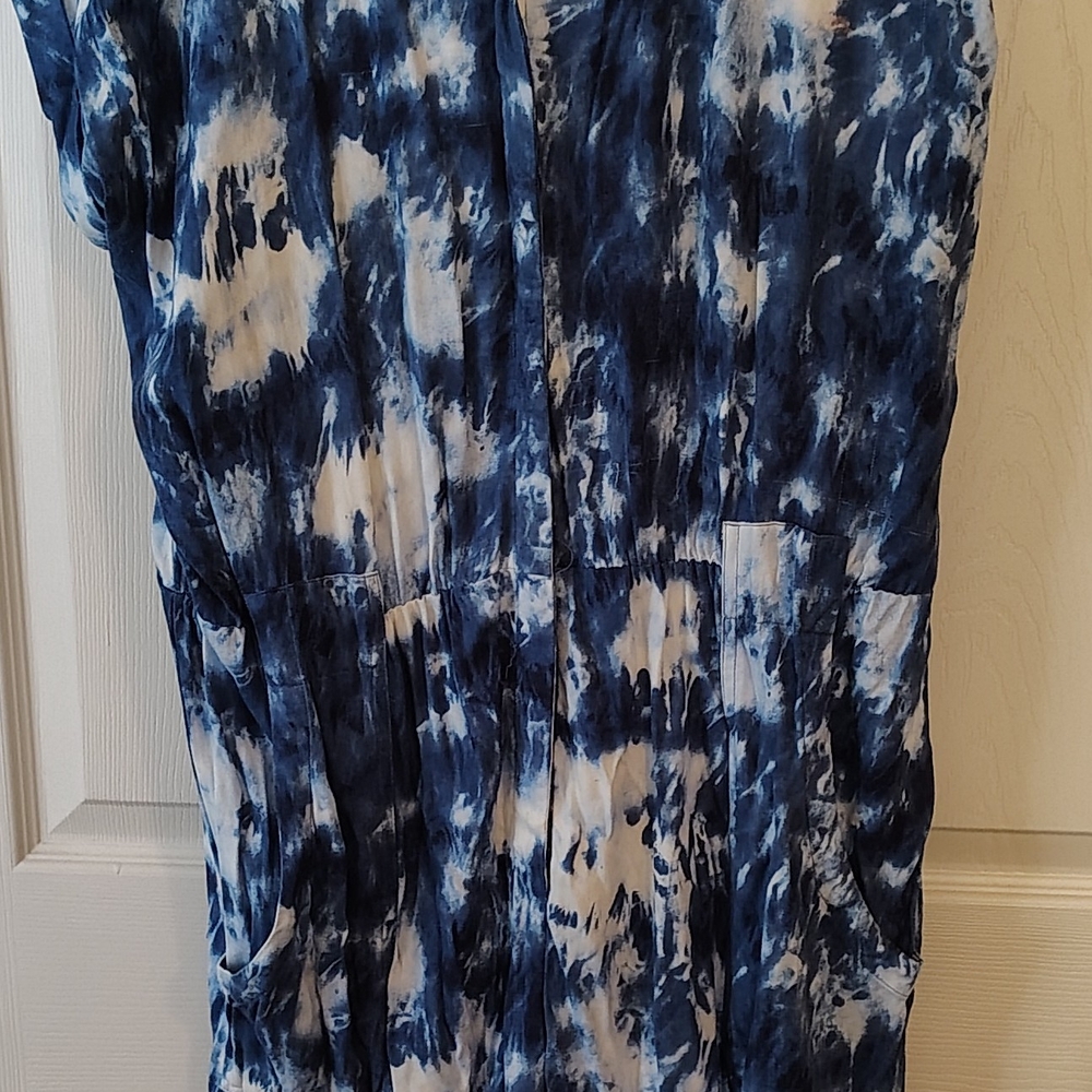 Rock & Republic Blue and White Patterned Garment